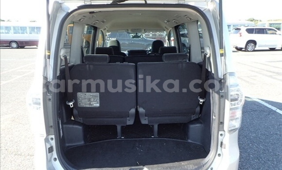 Nunua Ilio tumika Toyota Noah Fedha Gari ndani ya Beitbridge nchini Matabeleland Kusini Nunua Ilio tumika Toyota Noah Fedha Gari ndani ya Beitbridge nchini Matabeleland Kusini