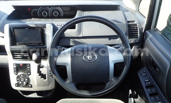 Nunua Ilio tumika Toyota Noah Fedha Gari ndani ya Beitbridge nchini Matabeleland Kusini Nunua Ilio tumika Toyota Noah Fedha Gari ndani ya Beitbridge nchini Matabeleland Kusini