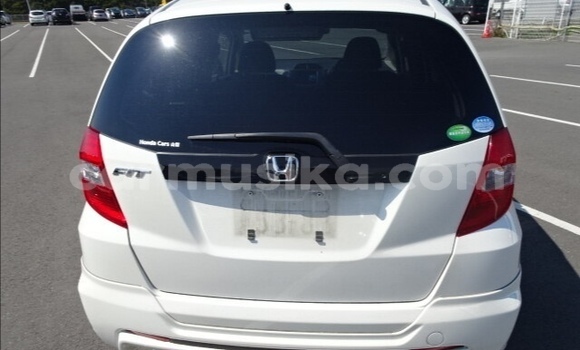 Acheter Occasion Voiture Honda Fit Blanc à Beitbridge, Matabeleland South Acheter Occasion Voiture Honda Fit Blanc à Beitbridge, Matabeleland South