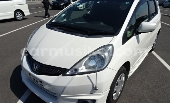 Acheter Occasion Voiture Honda Fit Blanc à Beitbridge, Matabeleland South Acheter Occasion Voiture Honda Fit Blanc à Beitbridge, Matabeleland South