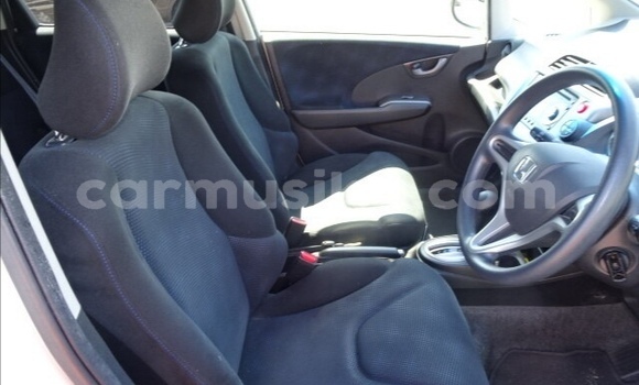 Acheter Occasion Voiture Honda Fit Blanc à Beitbridge, Matabeleland South Acheter Occasion Voiture Honda Fit Blanc à Beitbridge, Matabeleland South