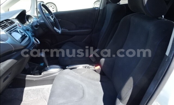 Acheter Occasion Voiture Honda Fit Blanc à Beitbridge, Matabeleland South Acheter Occasion Voiture Honda Fit Blanc à Beitbridge, Matabeleland South