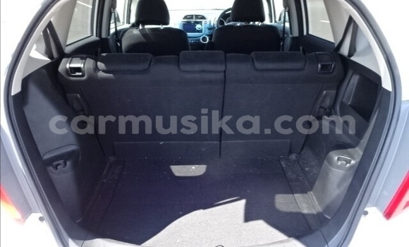 Acheter Occasion Voiture Honda Fit Blanc à Beitbridge, Matabeleland South Acheter Occasion Voiture Honda Fit Blanc à Beitbridge, Matabeleland South