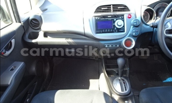 Acheter Occasion Voiture Honda Fit Blanc à Beitbridge, Matabeleland South Acheter Occasion Voiture Honda Fit Blanc à Beitbridge, Matabeleland South