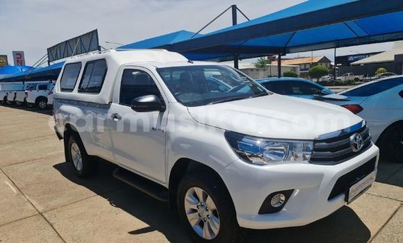 Buy Used Toyota Hilux White Car in Beitbridge in Matabeleland South