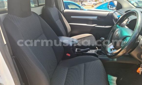 Acheter Occasion Voiture Toyota Hilux Blanc à Beitbridge, Matabeleland South Acheter Occasion Voiture Toyota Hilux Blanc à Beitbridge, Matabeleland South