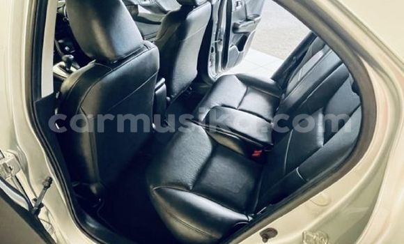 Nunua Ilio tumika Honda Civic Nyeupe Gari ndani ya Beitbridge nchini Matabeleland Kusini Nunua Ilio tumika Honda Civic Nyeupe Gari ndani ya Beitbridge nchini Matabeleland Kusini