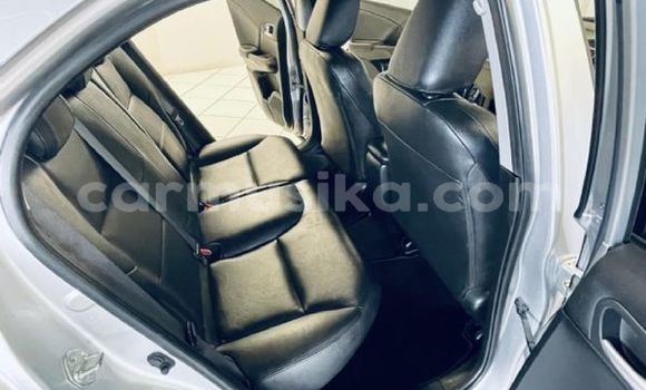 Nunua Ilio tumika Honda Civic Nyeupe Gari ndani ya Beitbridge nchini Matabeleland Kusini Nunua Ilio tumika Honda Civic Nyeupe Gari ndani ya Beitbridge nchini Matabeleland Kusini