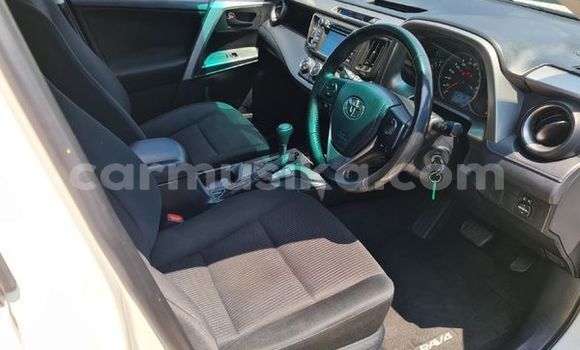 Nunua Ilio tumika Toyota RAV4 Nyeupe Gari ndani ya Beitbridge nchini Matabeleland Kusini Nunua Ilio tumika Toyota RAV4 Nyeupe Gari ndani ya Beitbridge nchini Matabeleland Kusini
