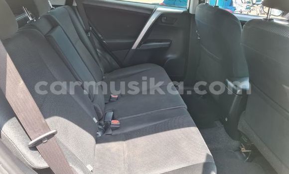 Nunua Ilio tumika Toyota RAV4 Nyeupe Gari ndani ya Beitbridge nchini Matabeleland Kusini Nunua Ilio tumika Toyota RAV4 Nyeupe Gari ndani ya Beitbridge nchini Matabeleland Kusini