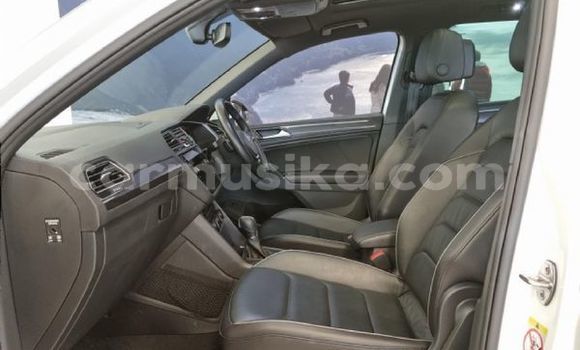 Acheter Occasion Voiture Volkswagen Tiguan Blanc à Beitbridge, Matabeleland South Acheter Occasion Voiture Volkswagen Tiguan Blanc à Beitbridge, Matabeleland South