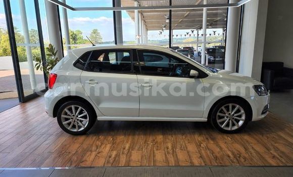 Acheter Occasion Voiture Volkswagen Polo Blanc à Beitbridge, Matabeleland South Acheter Occasion Voiture Volkswagen Polo Blanc à Beitbridge, Matabeleland South