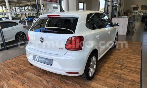 Acheter Occasion Voiture Volkswagen Polo Blanc à Beitbridge, Matabeleland South Acheter Occasion Voiture Volkswagen Polo Blanc à Beitbridge, Matabeleland South