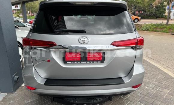 Acheter Occasion Voiture Toyota Fortuner Gris à Beitbridge, Matabeleland South Acheter Occasion Voiture Toyota Fortuner Gris à Beitbridge, Matabeleland South
