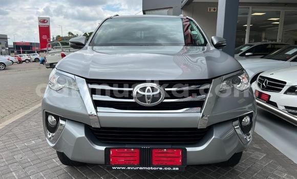Acheter Occasion Voiture Toyota Fortuner Gris à Beitbridge, Matabeleland South Acheter Occasion Voiture Toyota Fortuner Gris à Beitbridge, Matabeleland South