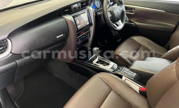 Acheter Occasion Voiture Toyota Fortuner Gris à Beitbridge, Matabeleland South Acheter Occasion Voiture Toyota Fortuner Gris à Beitbridge, Matabeleland South