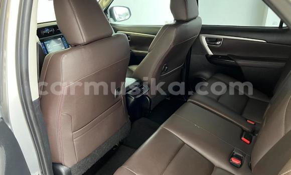 Acheter Occasion Voiture Toyota Fortuner Gris à Beitbridge, Matabeleland South Acheter Occasion Voiture Toyota Fortuner Gris à Beitbridge, Matabeleland South