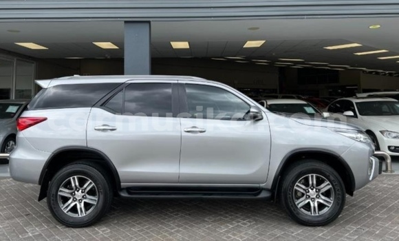 Acheter Occasion Voiture Toyota Fortuner Gris à Beitbridge, Matabeleland South Acheter Occasion Voiture Toyota Fortuner Gris à Beitbridge, Matabeleland South
