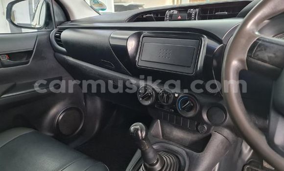 Nunua Ilio tumika Toyota Hilux Nyeupe Gari ndani ya Beitbridge nchini Matabeleland Kusini Nunua Ilio tumika Toyota Hilux Nyeupe Gari ndani ya Beitbridge nchini Matabeleland Kusini