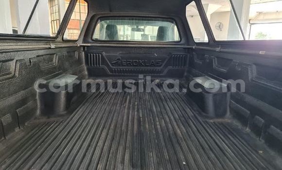 Nunua Ilio tumika Toyota Hilux Nyeupe Gari ndani ya Beitbridge nchini Matabeleland Kusini Nunua Ilio tumika Toyota Hilux Nyeupe Gari ndani ya Beitbridge nchini Matabeleland Kusini