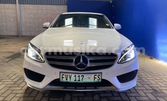 Nunua Ilio tumika Mercedes-Benz C-Classe Nyeupe Gari ndani ya Beitbridge nchini Matabeleland Kusini Nunua Ilio tumika Mercedes-Benz C-Classe Nyeupe Gari ndani ya Beitbridge nchini Matabeleland Kusini