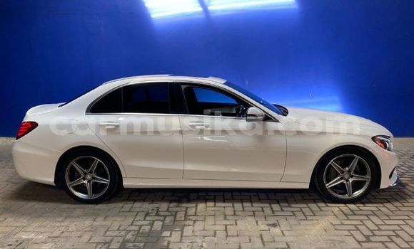 Nunua Ilio tumika Mercedes-Benz C-Classe Nyeupe Gari ndani ya Beitbridge nchini Matabeleland Kusini Nunua Ilio tumika Mercedes-Benz C-Classe Nyeupe Gari ndani ya Beitbridge nchini Matabeleland Kusini