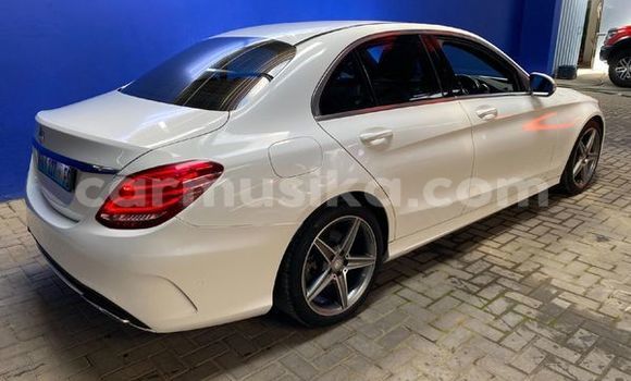 Nunua Ilio tumika Mercedes-Benz C-Classe Nyeupe Gari ndani ya Beitbridge nchini Matabeleland Kusini Nunua Ilio tumika Mercedes-Benz C-Classe Nyeupe Gari ndani ya Beitbridge nchini Matabeleland Kusini