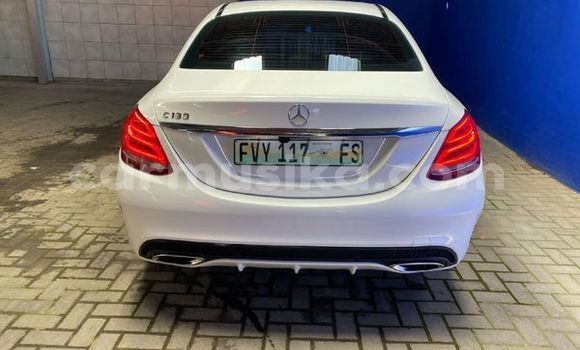 Nunua Ilio tumika Mercedes-Benz C-Classe Nyeupe Gari ndani ya Beitbridge nchini Matabeleland Kusini Nunua Ilio tumika Mercedes-Benz C-Classe Nyeupe Gari ndani ya Beitbridge nchini Matabeleland Kusini