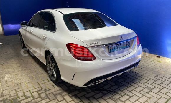 Nunua Ilio tumika Mercedes-Benz C-Classe Nyeupe Gari ndani ya Beitbridge nchini Matabeleland Kusini Nunua Ilio tumika Mercedes-Benz C-Classe Nyeupe Gari ndani ya Beitbridge nchini Matabeleland Kusini