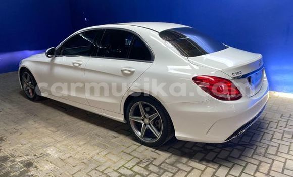 Nunua Ilio tumika Mercedes-Benz C-Classe Nyeupe Gari ndani ya Beitbridge nchini Matabeleland Kusini Nunua Ilio tumika Mercedes-Benz C-Classe Nyeupe Gari ndani ya Beitbridge nchini Matabeleland Kusini