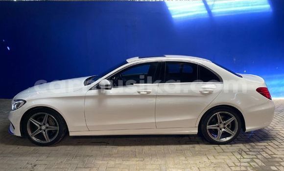 Nunua Ilio tumika Mercedes-Benz C-Classe Nyeupe Gari ndani ya Beitbridge nchini Matabeleland Kusini Nunua Ilio tumika Mercedes-Benz C-Classe Nyeupe Gari ndani ya Beitbridge nchini Matabeleland Kusini