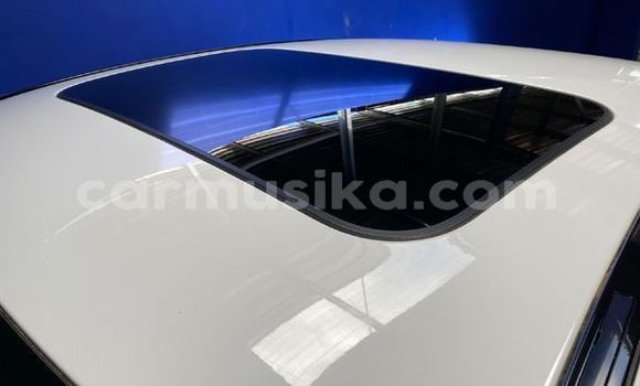 Nunua Ilio tumika Mercedes-Benz C-Classe Nyeupe Gari ndani ya Beitbridge nchini Matabeleland Kusini Nunua Ilio tumika Mercedes-Benz C-Classe Nyeupe Gari ndani ya Beitbridge nchini Matabeleland Kusini