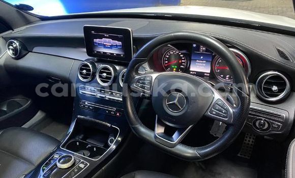 Nunua Ilio tumika Mercedes-Benz C-Classe Nyeupe Gari ndani ya Beitbridge nchini Matabeleland Kusini Nunua Ilio tumika Mercedes-Benz C-Classe Nyeupe Gari ndani ya Beitbridge nchini Matabeleland Kusini