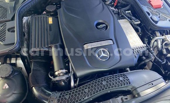 Nunua Ilio tumika Mercedes-Benz C-Classe Nyeupe Gari ndani ya Beitbridge nchini Matabeleland Kusini Nunua Ilio tumika Mercedes-Benz C-Classe Nyeupe Gari ndani ya Beitbridge nchini Matabeleland Kusini