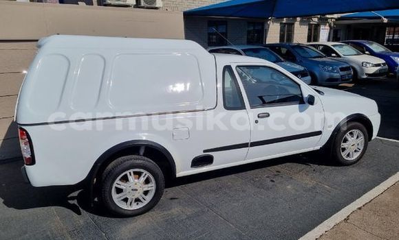 Acheter Occasion Voiture Ford Bronco Blanc à Beitbridge, Matabeleland South Acheter Occasion Voiture Ford Bronco Blanc à Beitbridge, Matabeleland South