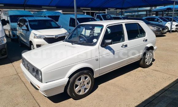 Tenga Tsaru Volkswagen Golf Chena Mota in Beitbridge in Matabeleland South