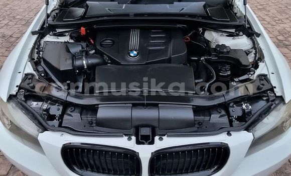 Acheter Occasion Voiture BMW 3–Series Blanc à Beitbridge, Matabeleland South Acheter Occasion Voiture BMW 3–Series Blanc à Beitbridge, Matabeleland South