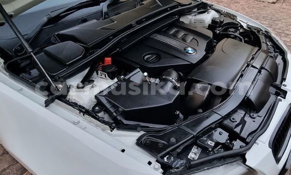 Acheter Occasion Voiture BMW 3–Series Blanc à Beitbridge, Matabeleland South Acheter Occasion Voiture BMW 3–Series Blanc à Beitbridge, Matabeleland South