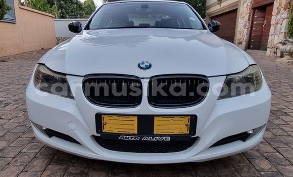 Acheter Occasion Voiture BMW 3–Series Blanc à Beitbridge, Matabeleland South Acheter Occasion Voiture BMW 3–Series Blanc à Beitbridge, Matabeleland South