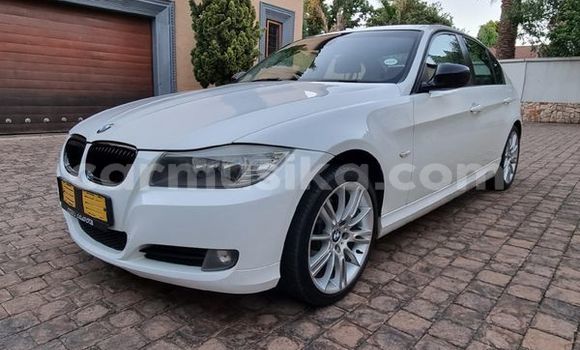 Acheter Occasion Voiture BMW 3–Series Blanc à Beitbridge, Matabeleland South Acheter Occasion Voiture BMW 3–Series Blanc à Beitbridge, Matabeleland South