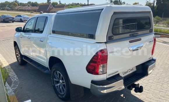 Tenga Tsaru Toyota Hilux Chena Mota in Beitbridge in Matabeleland South Tenga Tsaru Toyota Hilux Chena Mota in Beitbridge in Matabeleland South