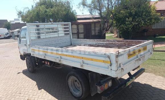Buy Used Nissan UD White Truck in Beitbridge in Matabeleland South Buy Used Nissan UD White Truck in Beitbridge in Matabeleland South