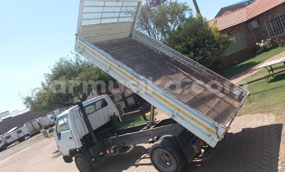 Buy Used Nissan UD White Truck in Beitbridge in Matabeleland South Buy Used Nissan UD White Truck in Beitbridge in Matabeleland South