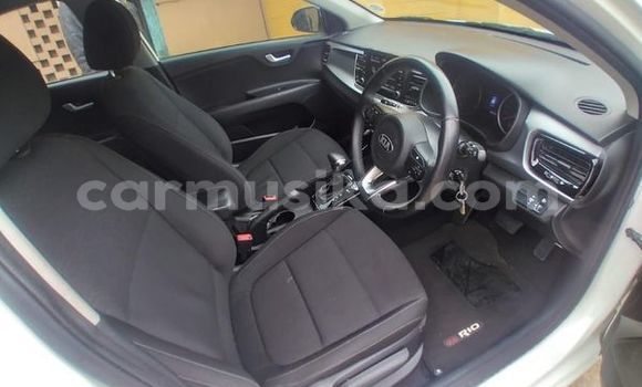 Nunua Ilio tumika Kia Rio Nyeupe Gari ndani ya Beitbridge nchini Matabeleland Kusini