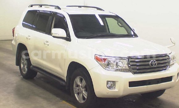 Tenga Imported Toyota Land Cruiser Chena Mota in Import - Dubai in Harare Tenga Imported Toyota Land Cruiser Chena Mota in Import - Dubai in Harare