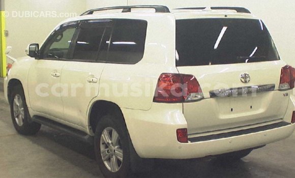 Tenga Imported Toyota Land Cruiser Chena Mota in Import - Dubai in Harare Tenga Imported Toyota Land Cruiser Chena Mota in Import - Dubai in Harare