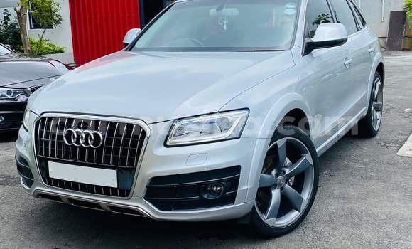 Nunua Ilio tumika Audi Q5 Fedha Gari ndani ya Harare nchini Harare
