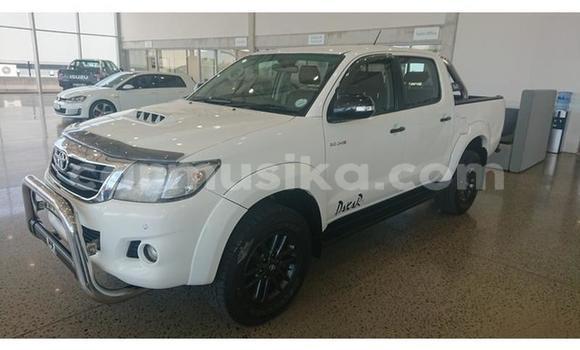Acheter Occasion Voiture Toyota Hilux Blanc à Beitbridge, Matabeleland South Acheter Occasion Voiture Toyota Hilux Blanc à Beitbridge, Matabeleland South