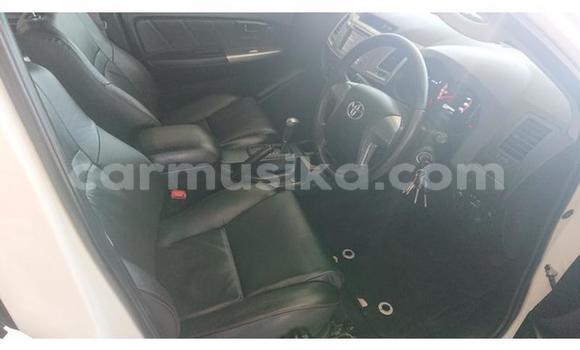 Acheter Occasion Voiture Toyota Hilux Blanc à Beitbridge, Matabeleland South Acheter Occasion Voiture Toyota Hilux Blanc à Beitbridge, Matabeleland South