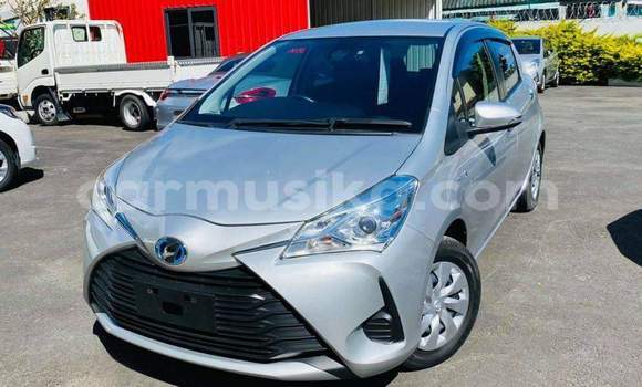 Nunua Ilio tumika Toyota Vitz Fedha Gari ndani ya Beitbridge nchini Matabeleland Kusini